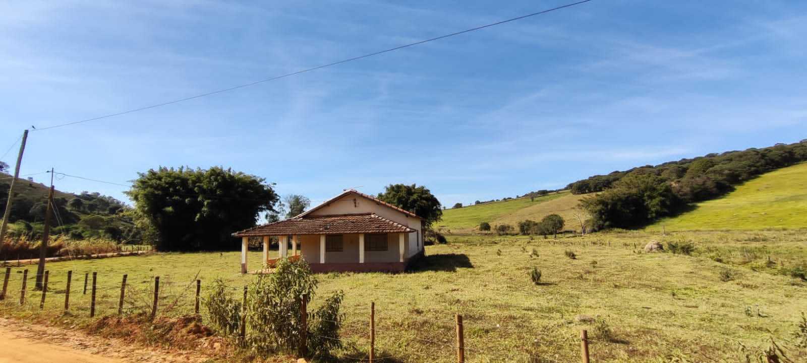 Chácara à venda com 2 quartos, 556600m² - Foto 2