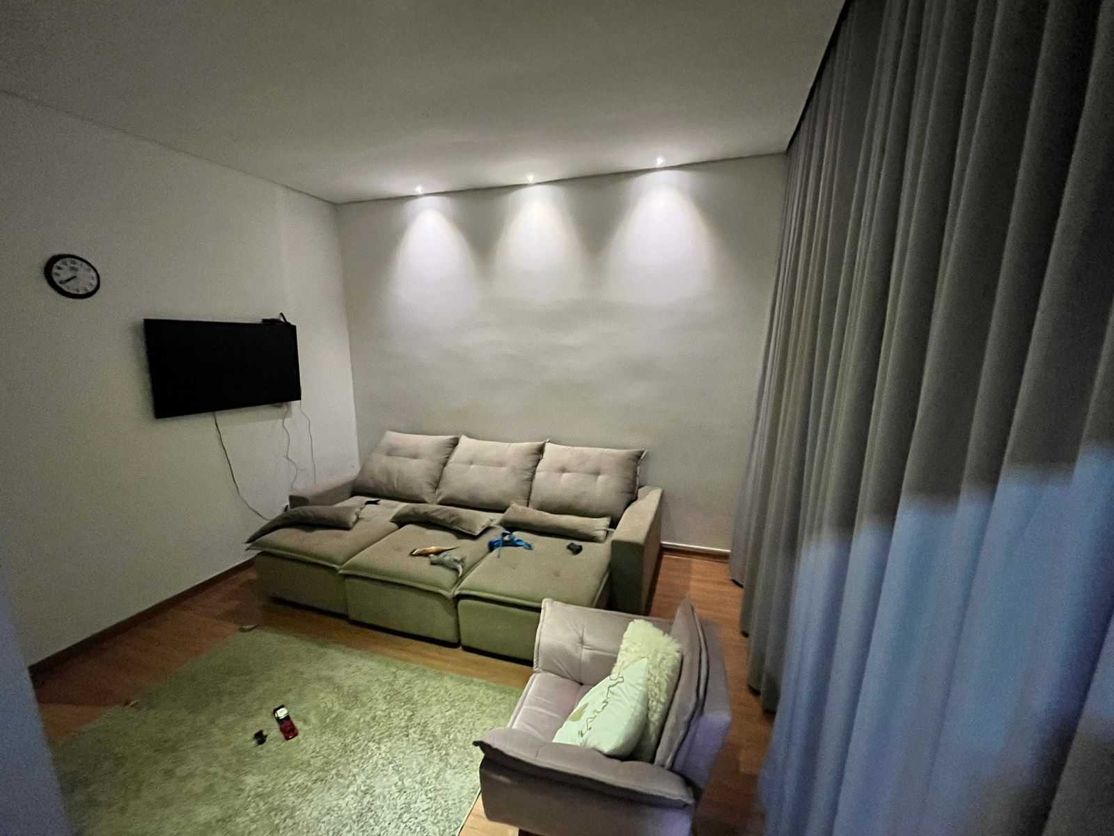 Casa à venda com 3 quartos, 300m² - Foto 1