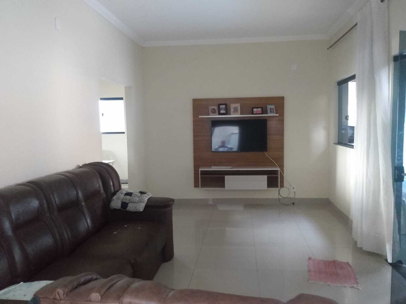 Casa à venda com 3 quartos, 200m² - Foto 1