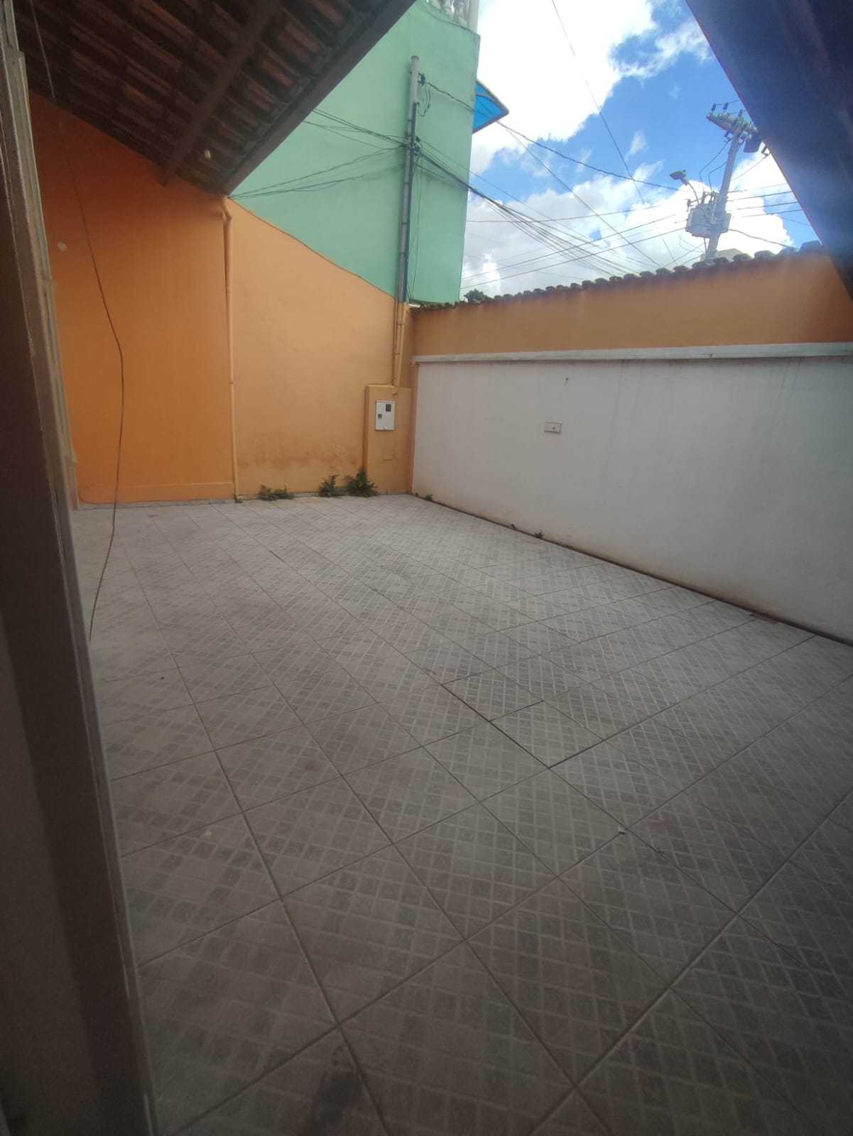 Casa à venda com 4 quartos, 200m² - Foto 2