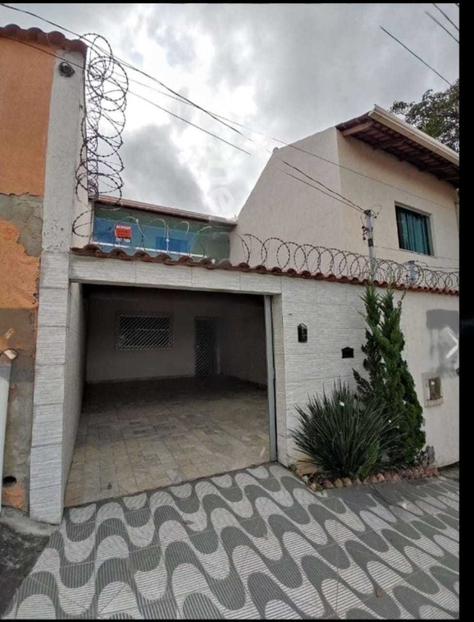 Casa à venda com 3 quartos, 220m² - Foto 1