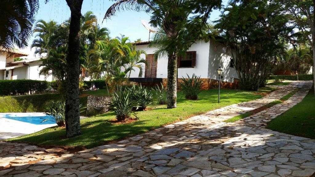 Casa à venda com 3 quartos, 1100m² - Foto 1