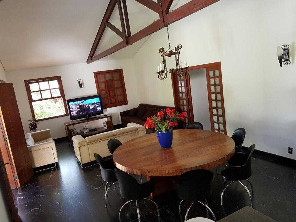 Casa à venda com 3 quartos, 1100m² - Foto 5