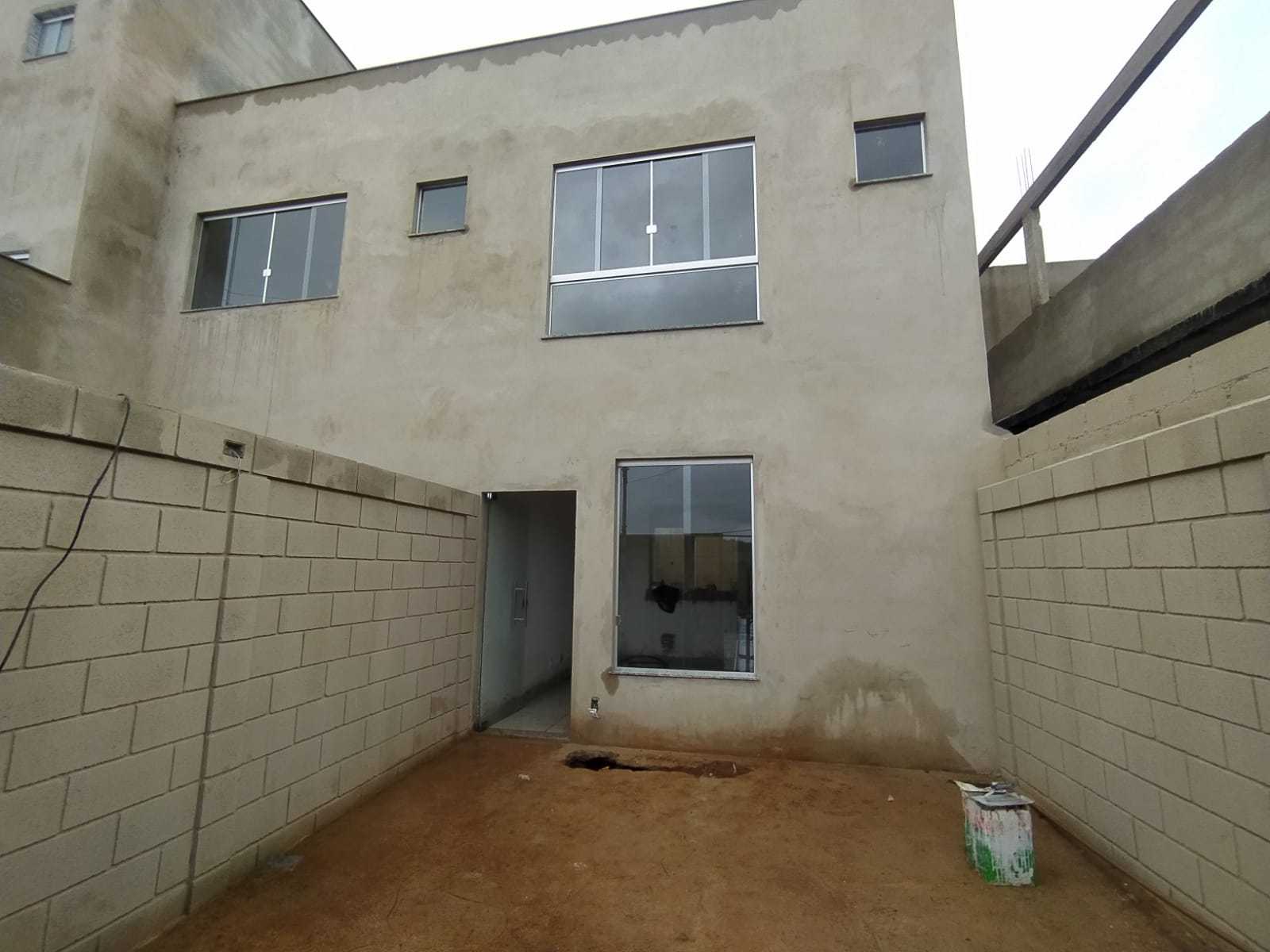 Casa à venda com 2 quartos, 63m² - Foto 1