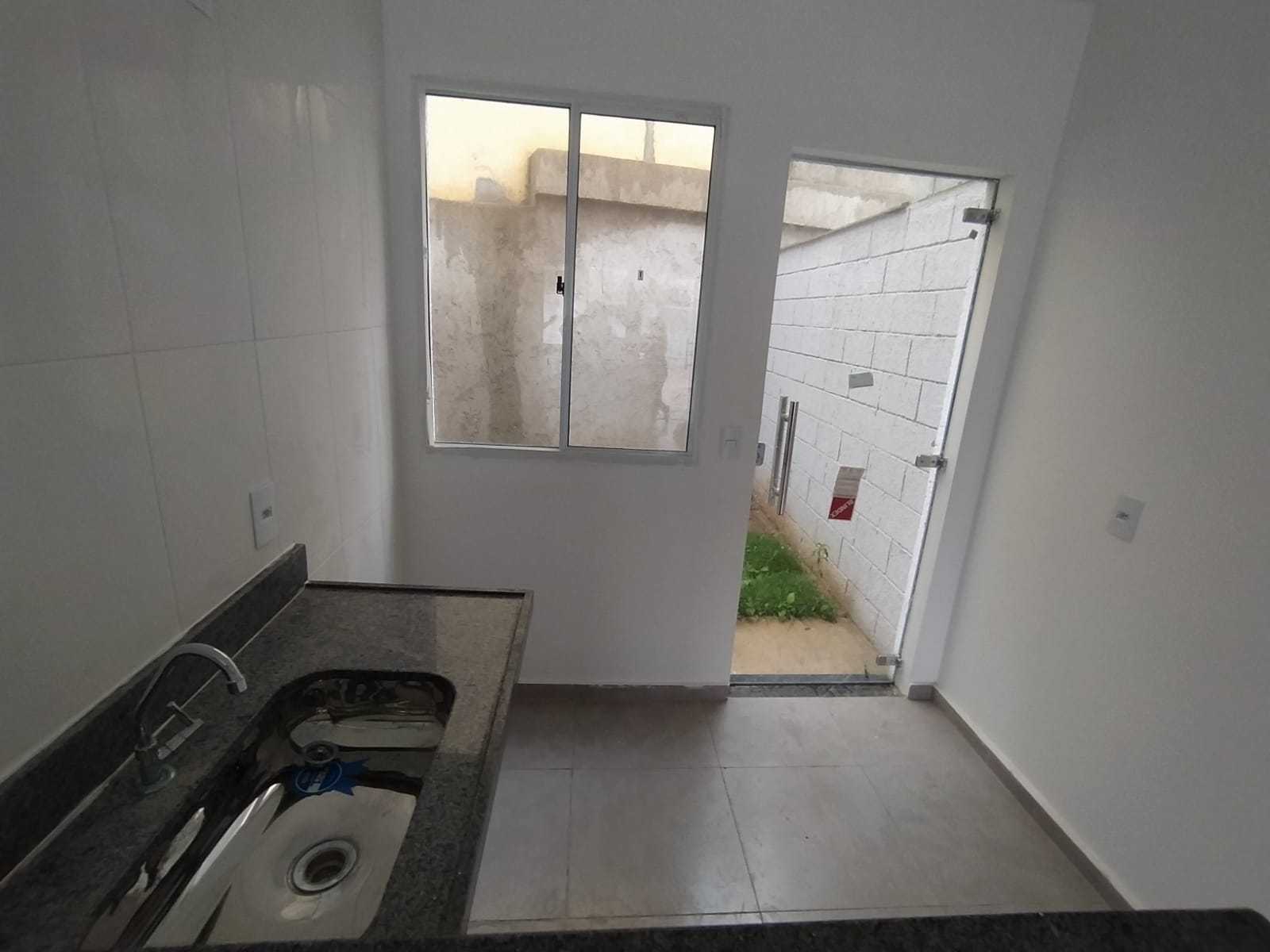 Casa à venda com 2 quartos, 12m² - Foto 2