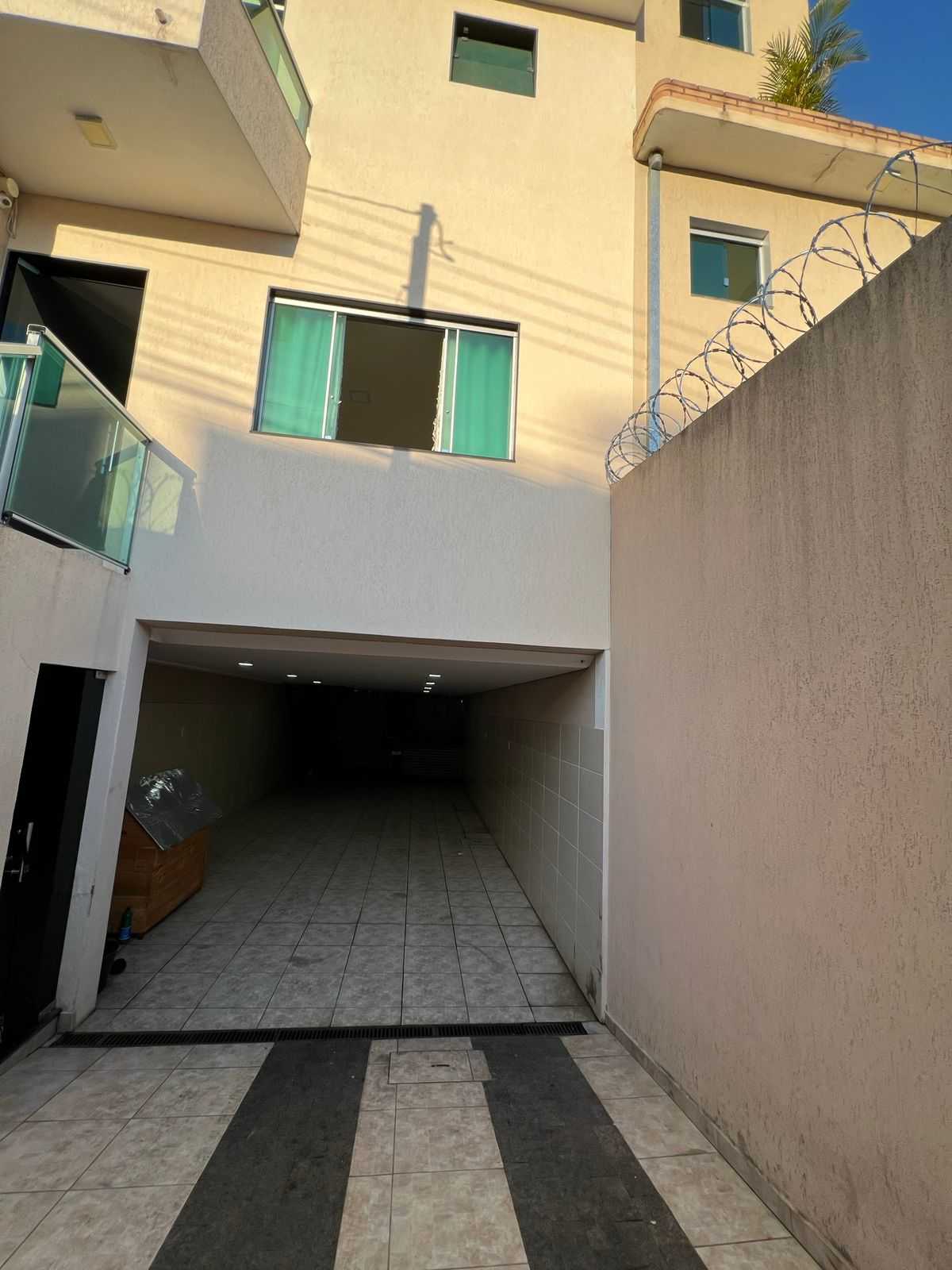 Casa à venda com 4 quartos, 155m² - Foto 2