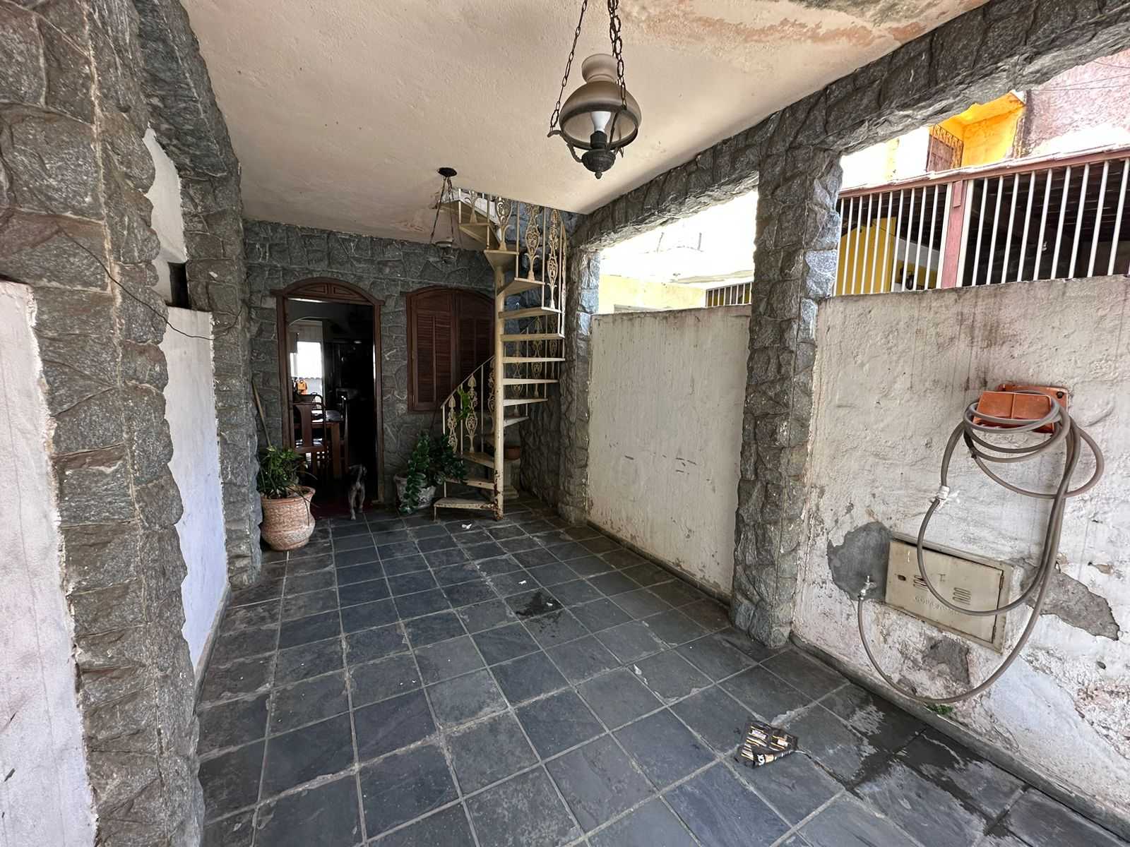 Casa à venda com 4 quartos, 186m² - Foto 1