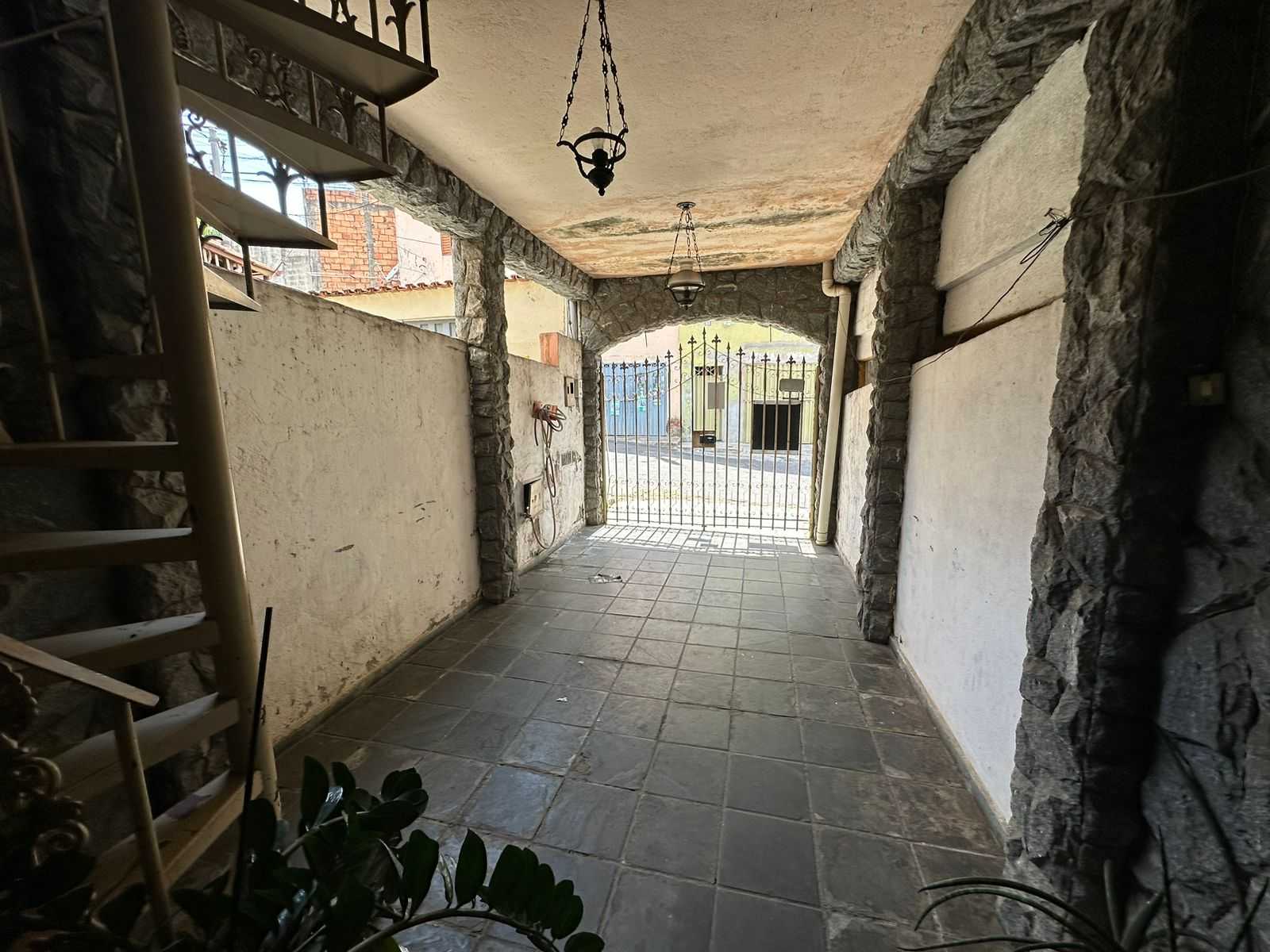 Casa à venda com 4 quartos, 186m² - Foto 2