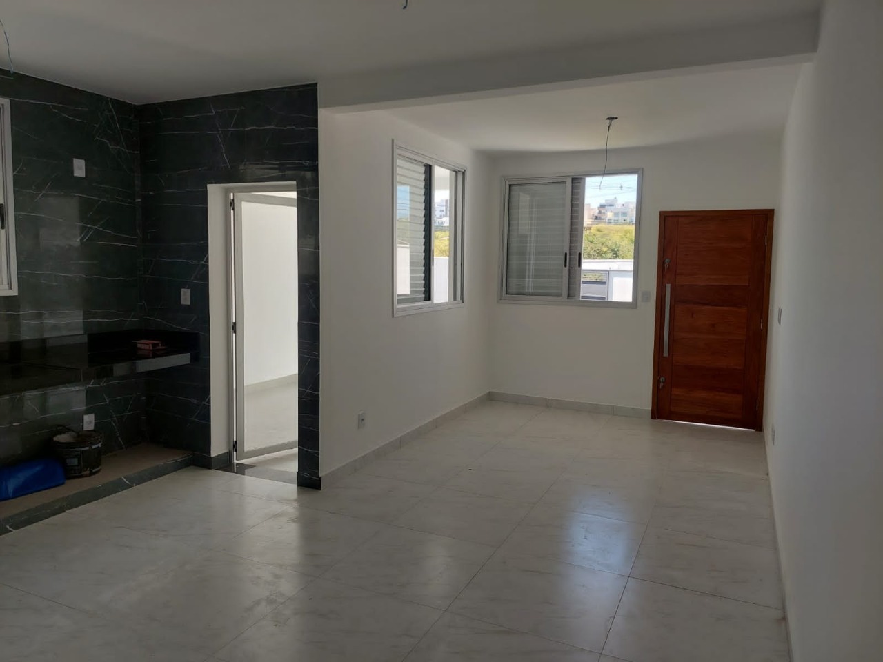 Casa à venda com 3 quartos, 103m² - Foto 1