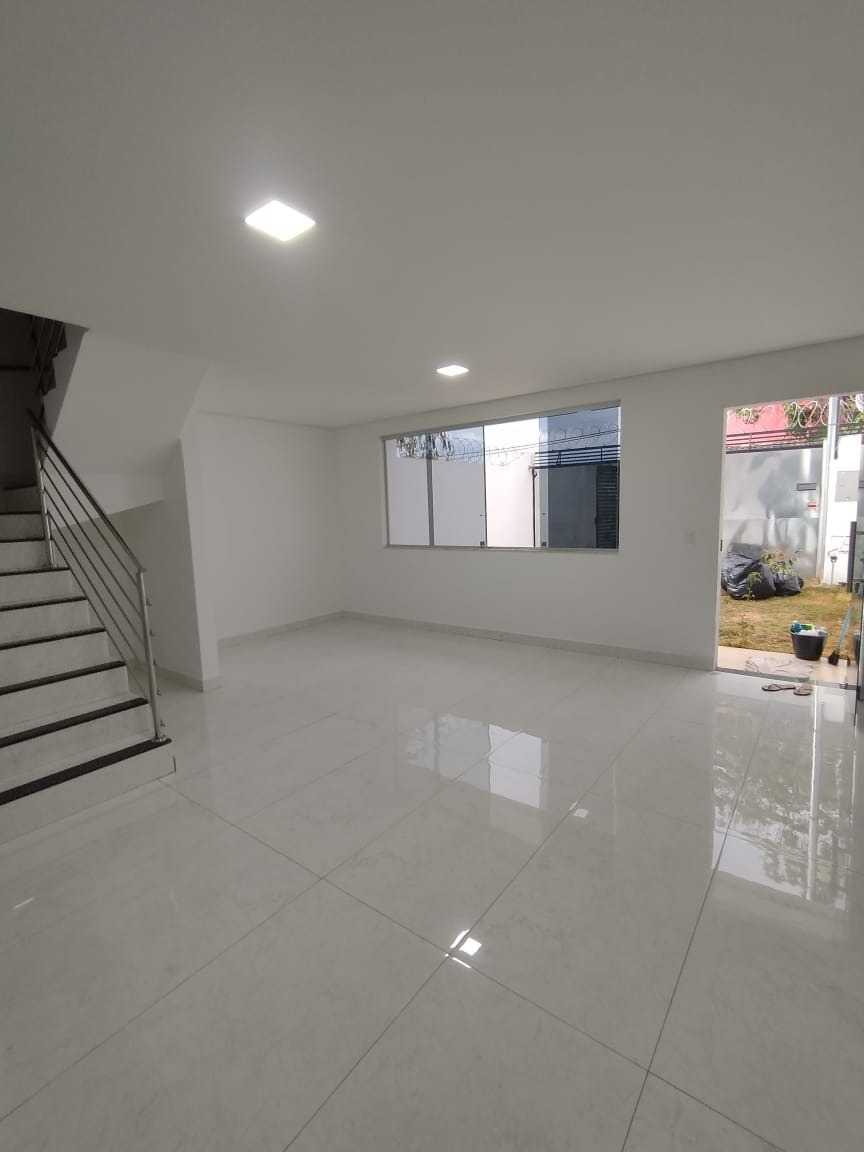 Casa à venda com 3 quartos, 100m² - Foto 3