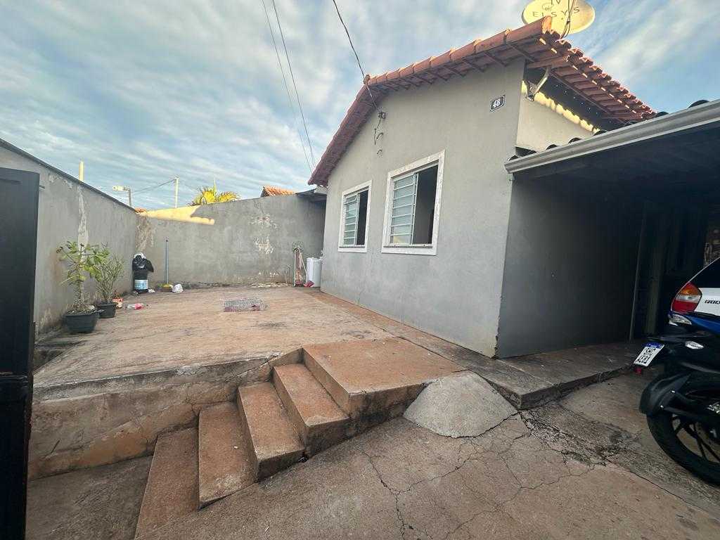 Casa à venda com 2 quartos, 80m² - Foto 2