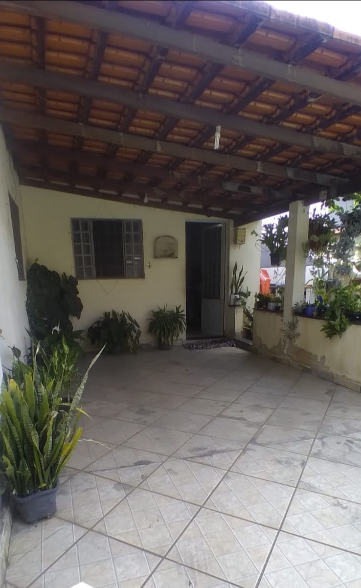 Casa à venda com 3 quartos, 200m² - Foto 1