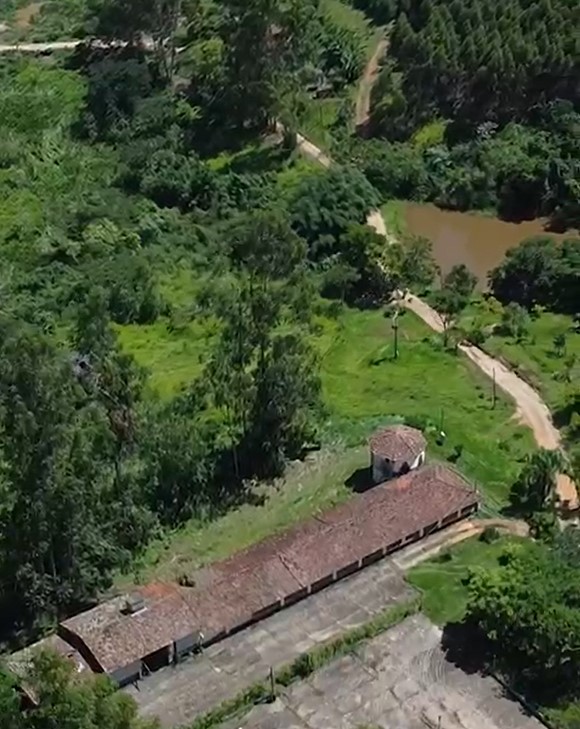 Chácara à venda com 4 quartos, 968000m² - Foto 2