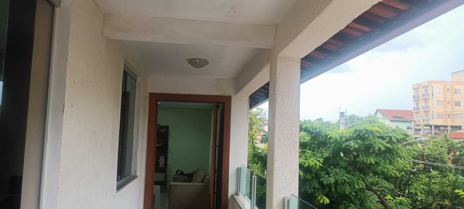 Casa à venda com 6 quartos, 230m² - Foto 1