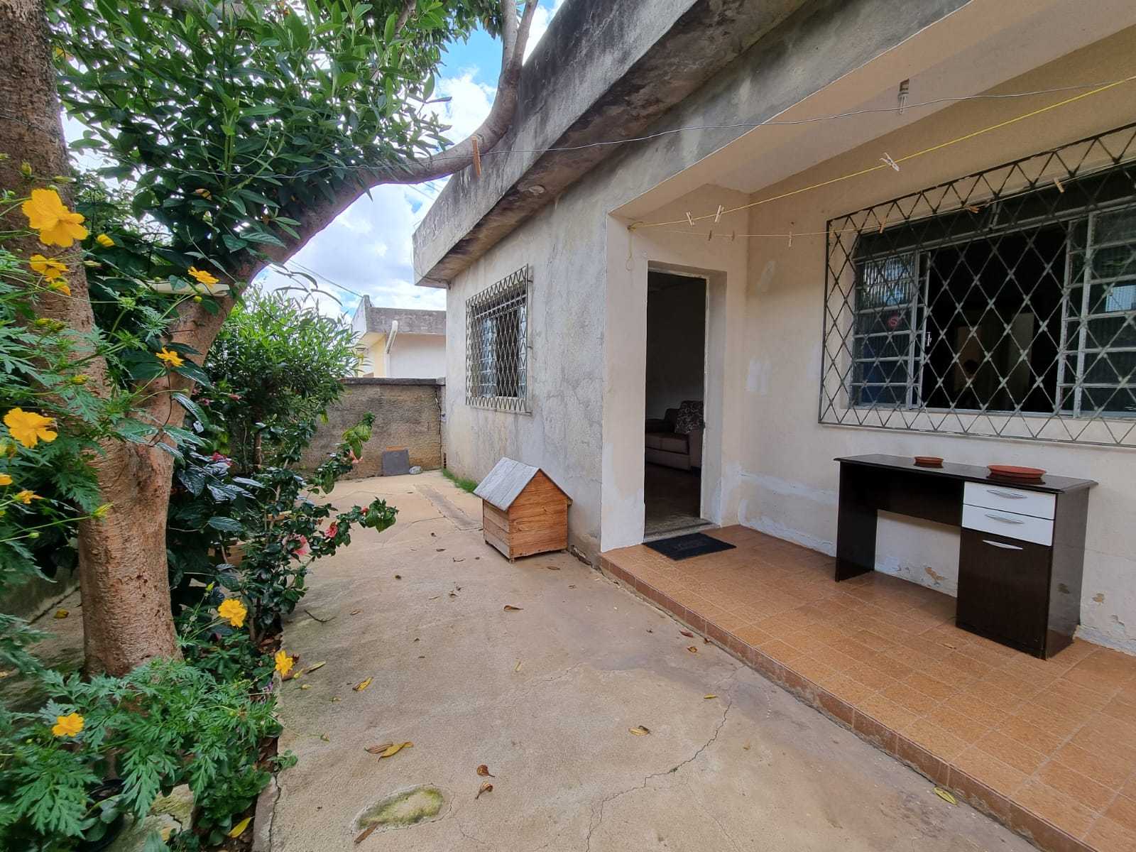 Casa à venda com 3 quartos, 139m² - Foto 1