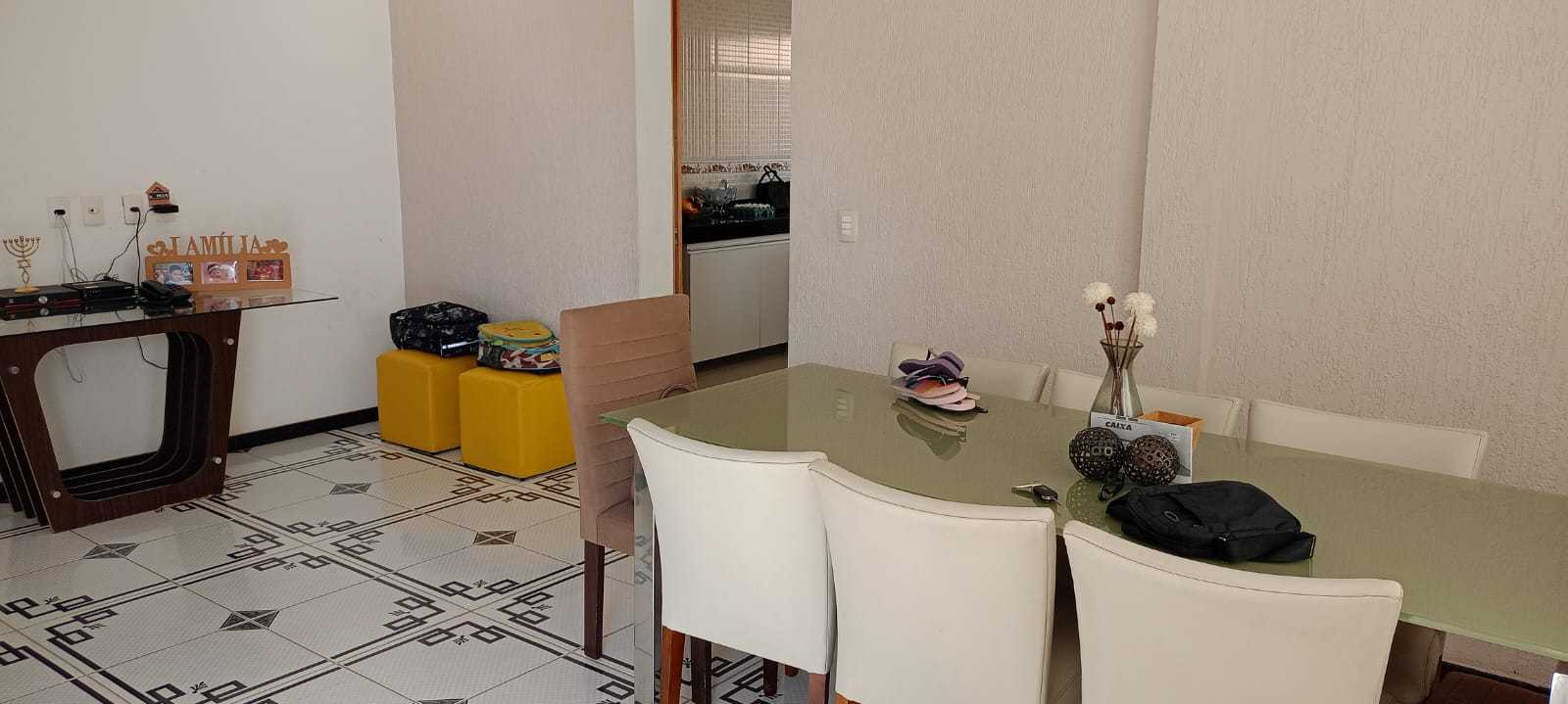 Casa à venda com 4 quartos, 300m² - Foto 1