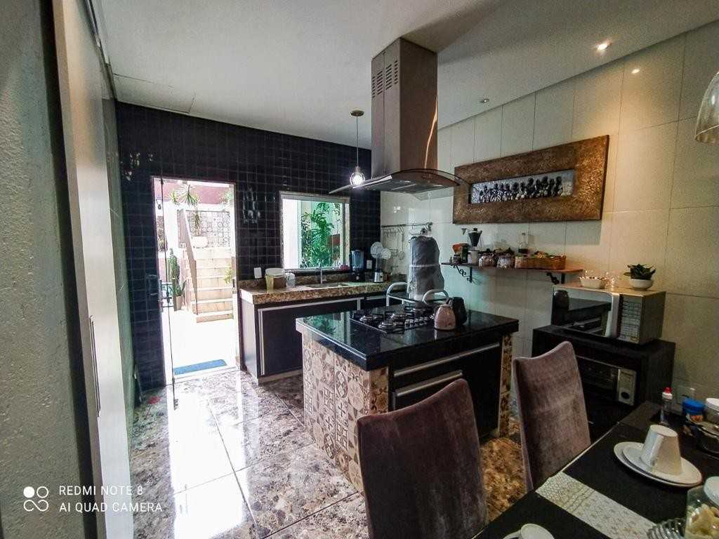 Casa à venda com 4 quartos, 318m² - Foto 13