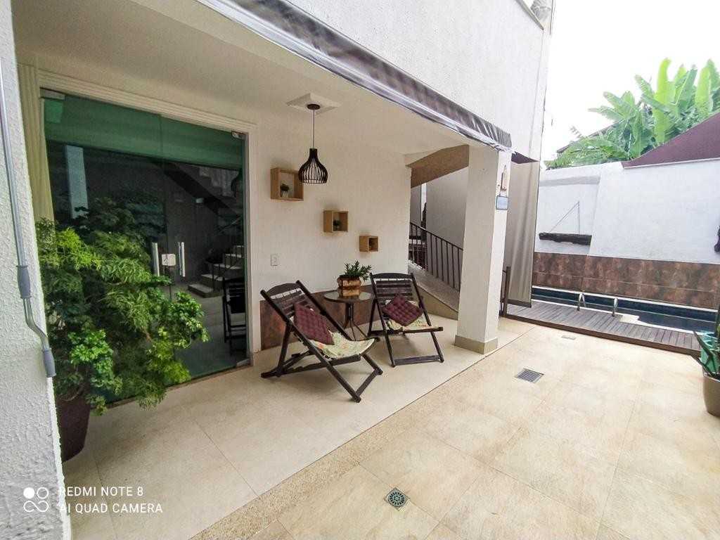 Casa à venda com 4 quartos, 318m² - Foto 2