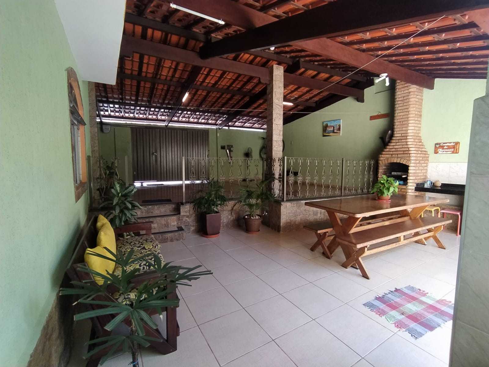 Casa à venda com 2 quartos, 115m² - Foto 2