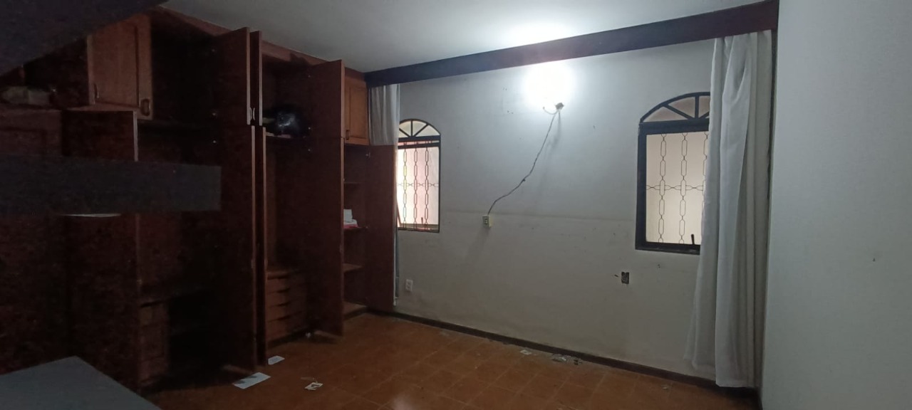 Casa à venda com 3 quartos, 300m² - Foto 9