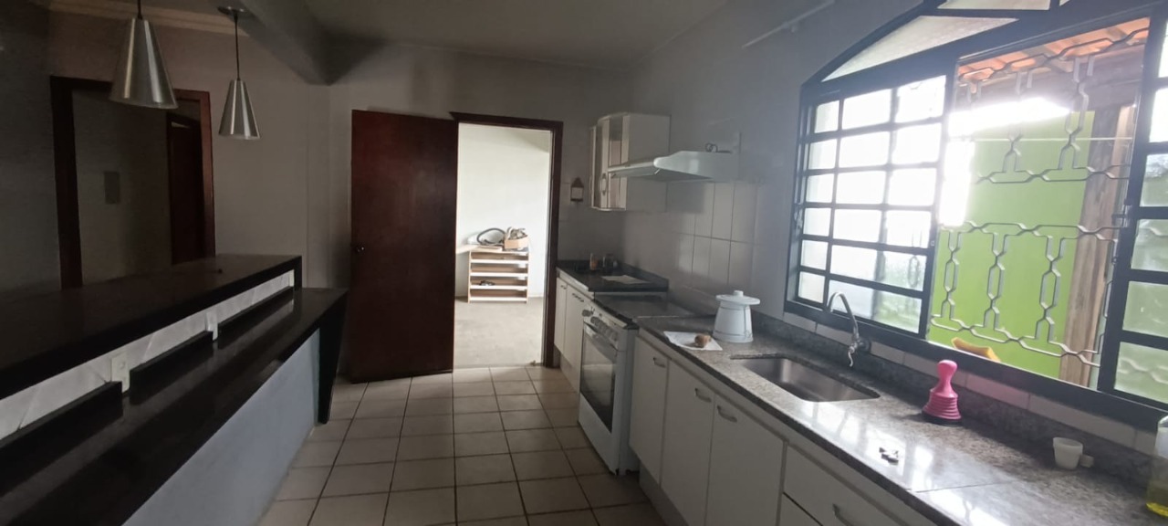 Casa à venda com 3 quartos, 300m² - Foto 17