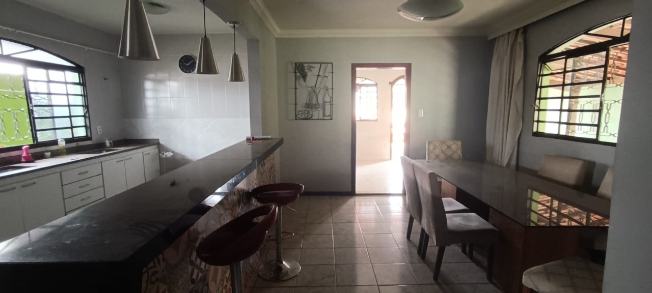 Casa à venda com 3 quartos, 300m² - Foto 19