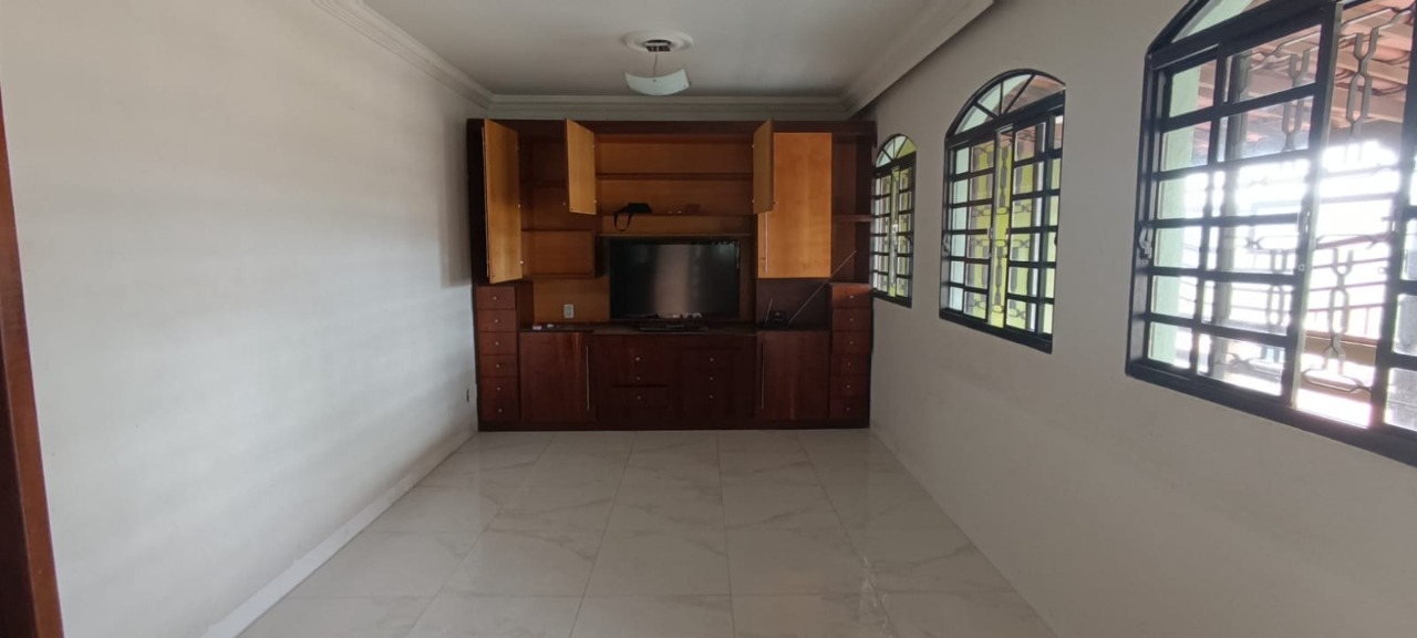 Casa à venda com 3 quartos, 300m² - Foto 6