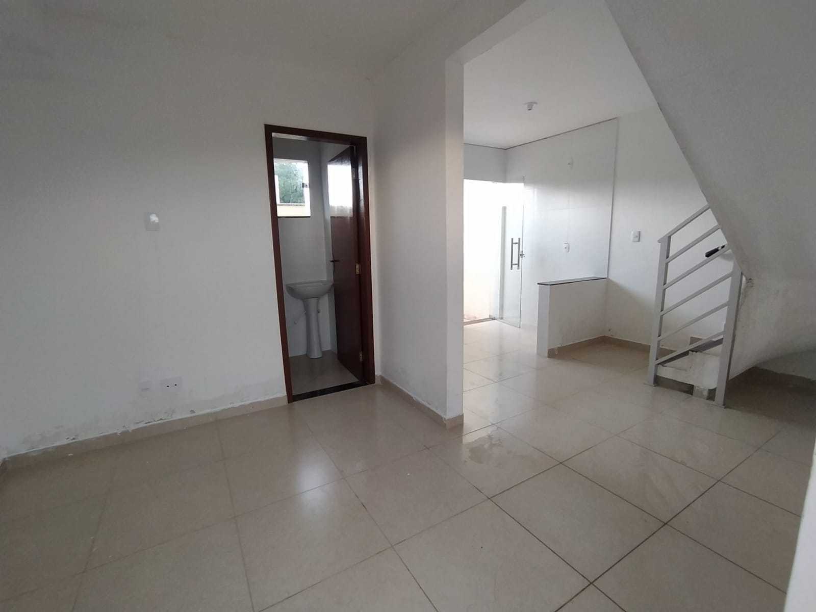 Casa à venda com 2 quartos, 63m² - Foto 2