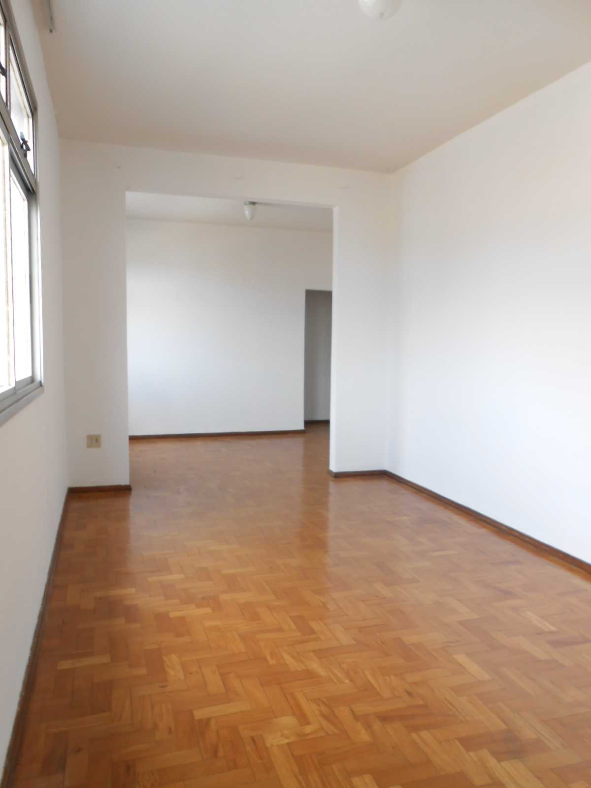 Apartamento à venda com 3 quartos, 102m² - Foto 2