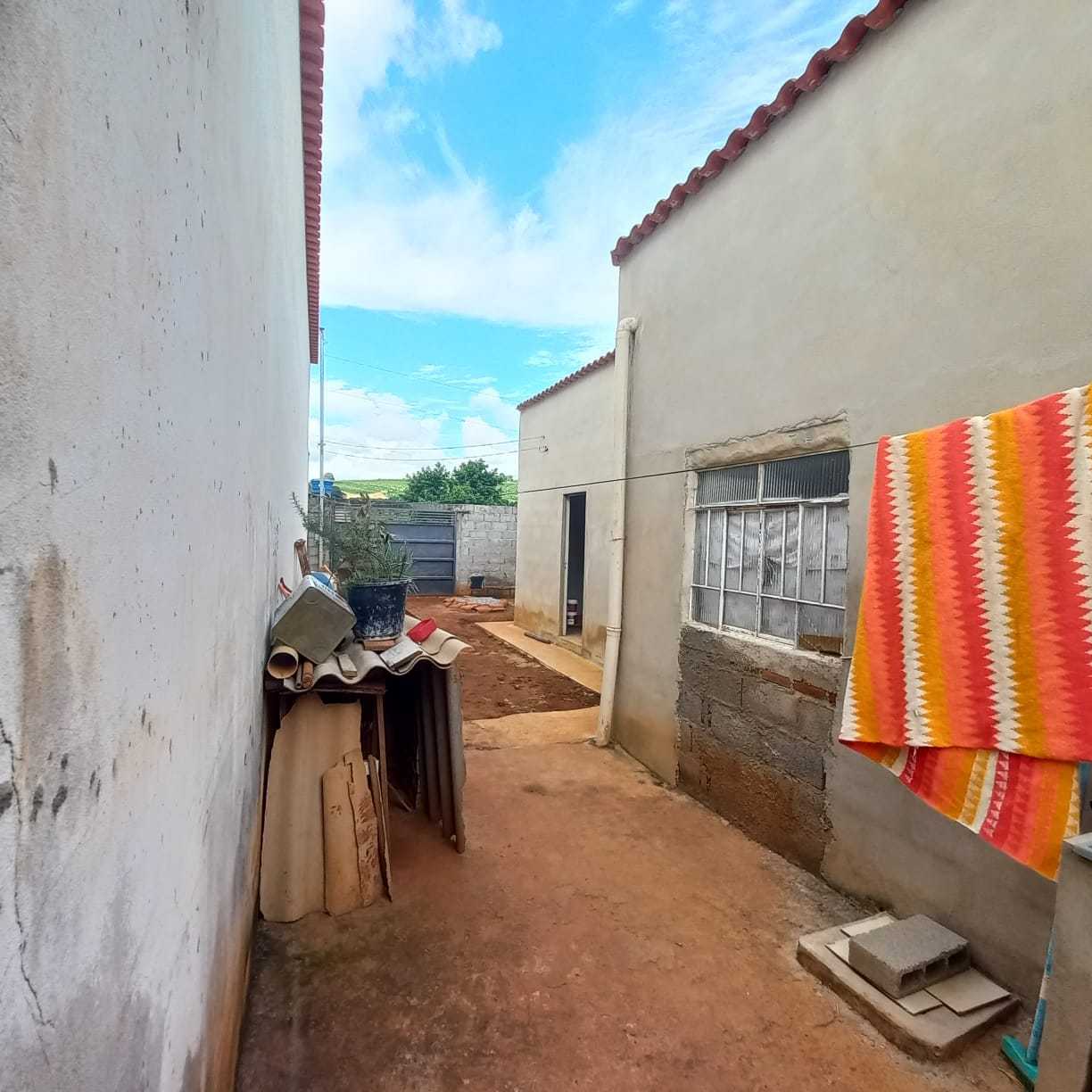 Casa à venda com 2 quartos, 160m² - Foto 2