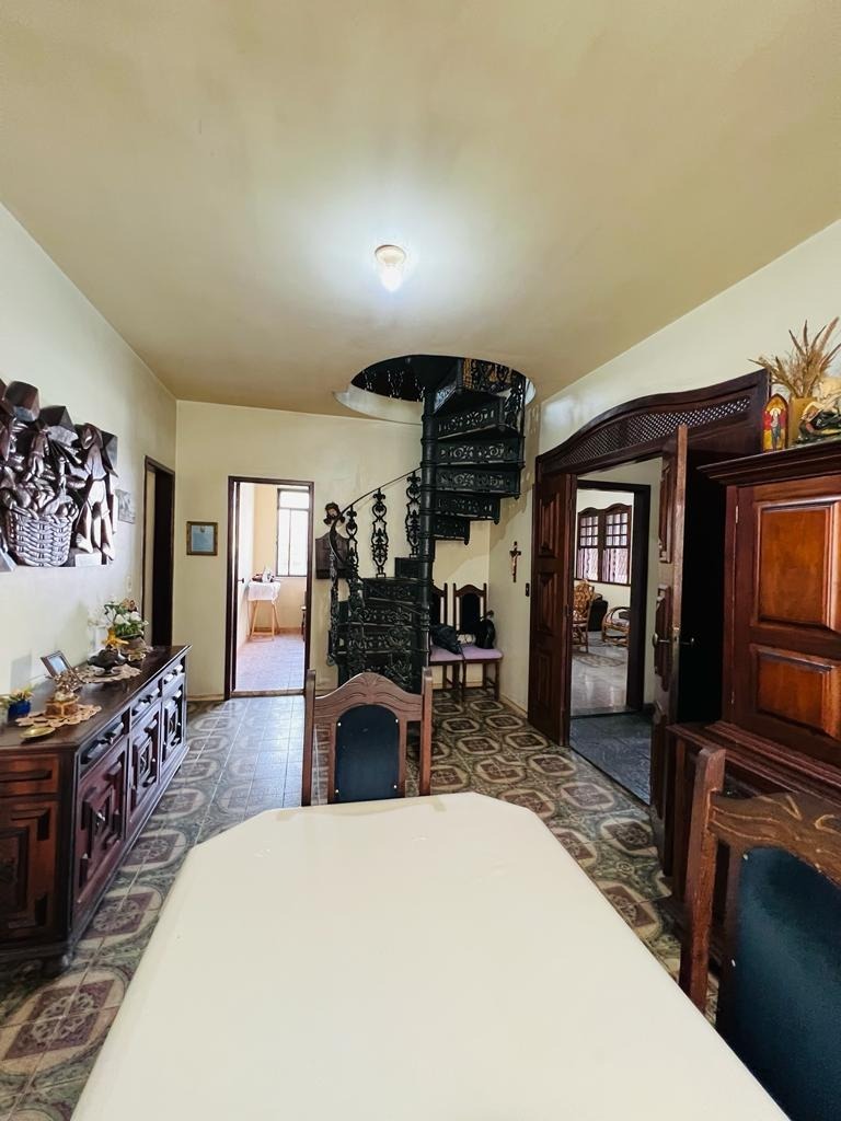 Casa à venda com 4 quartos, 242m² - Foto 6