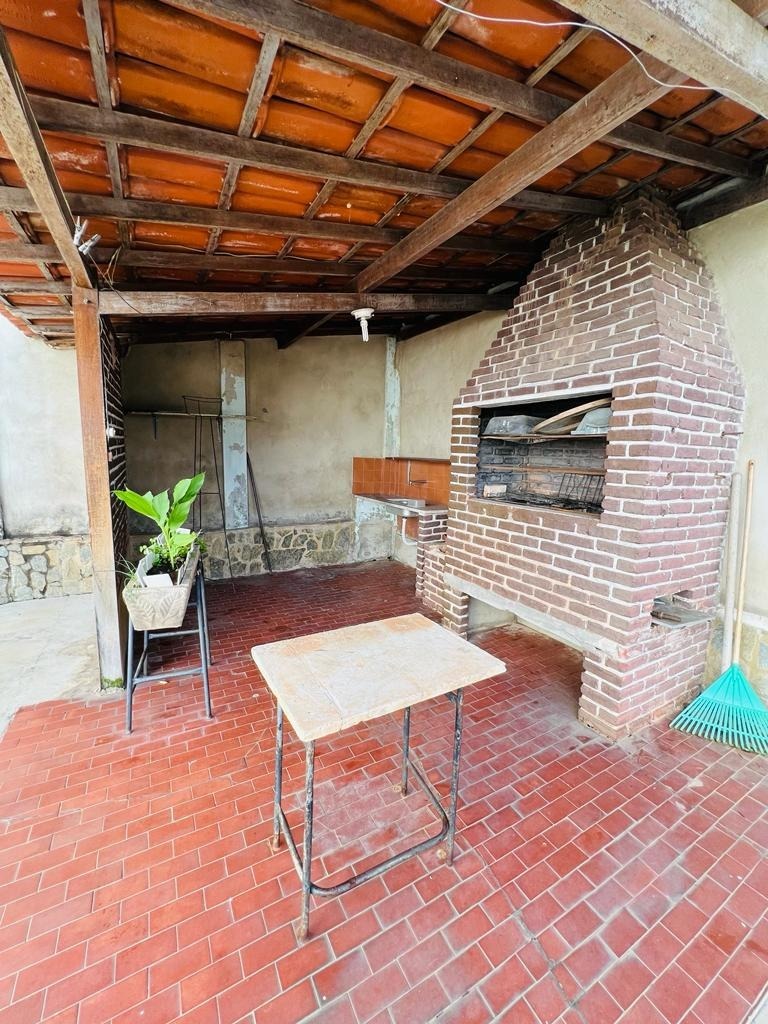 Casa à venda com 4 quartos, 242m² - Foto 25