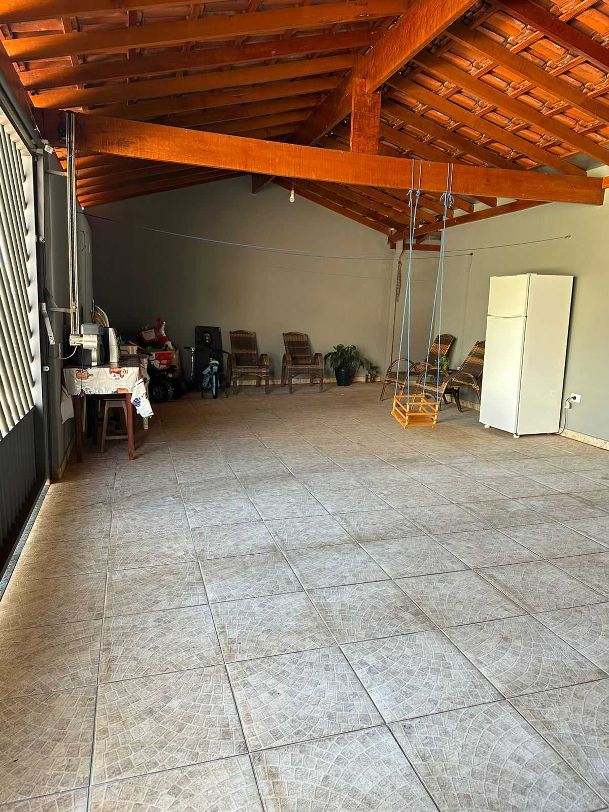 Casa à venda com 3 quartos, 250m² - Foto 2