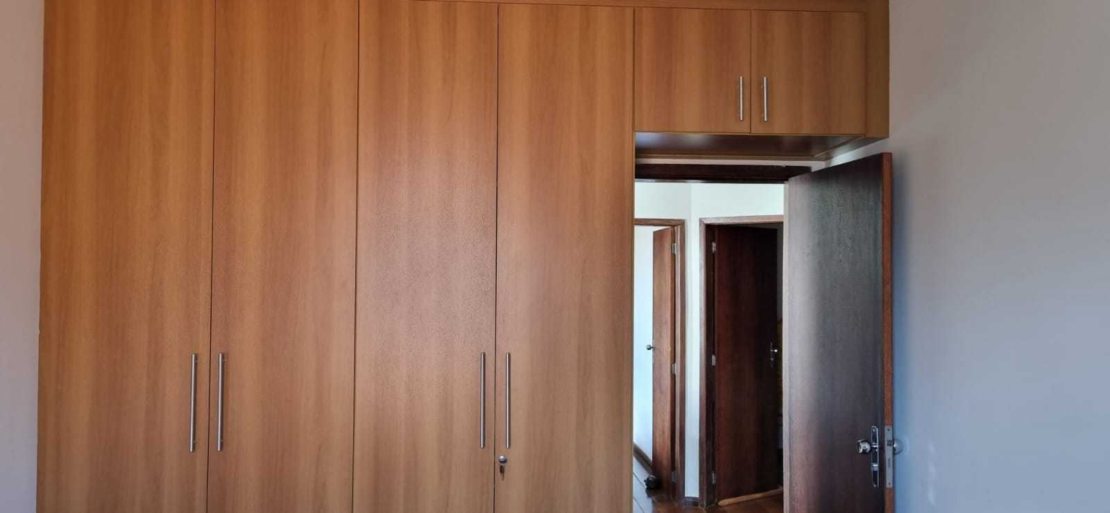 Casa à venda com 8 quartos, 245m² - Foto 5