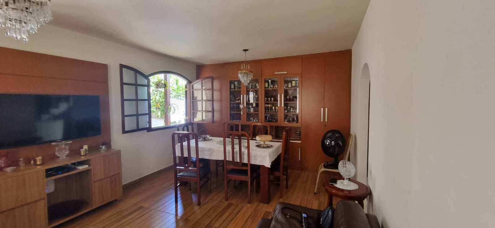 Casa à venda com 8 quartos, 245m² - Foto 3