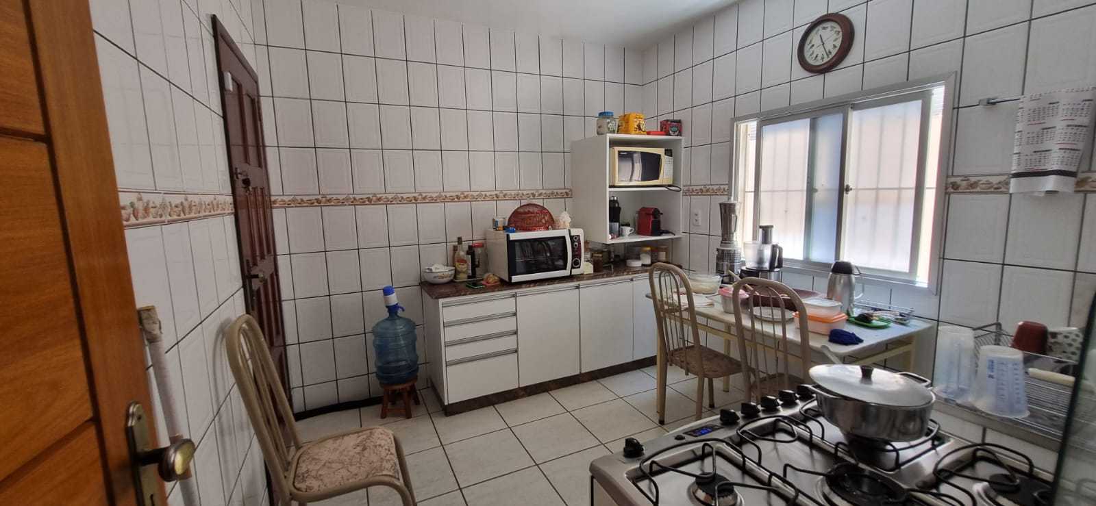 Casa à venda com 8 quartos, 245m² - Foto 6