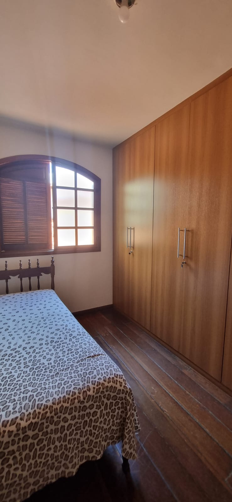 Casa à venda com 8 quartos, 245m² - Foto 17