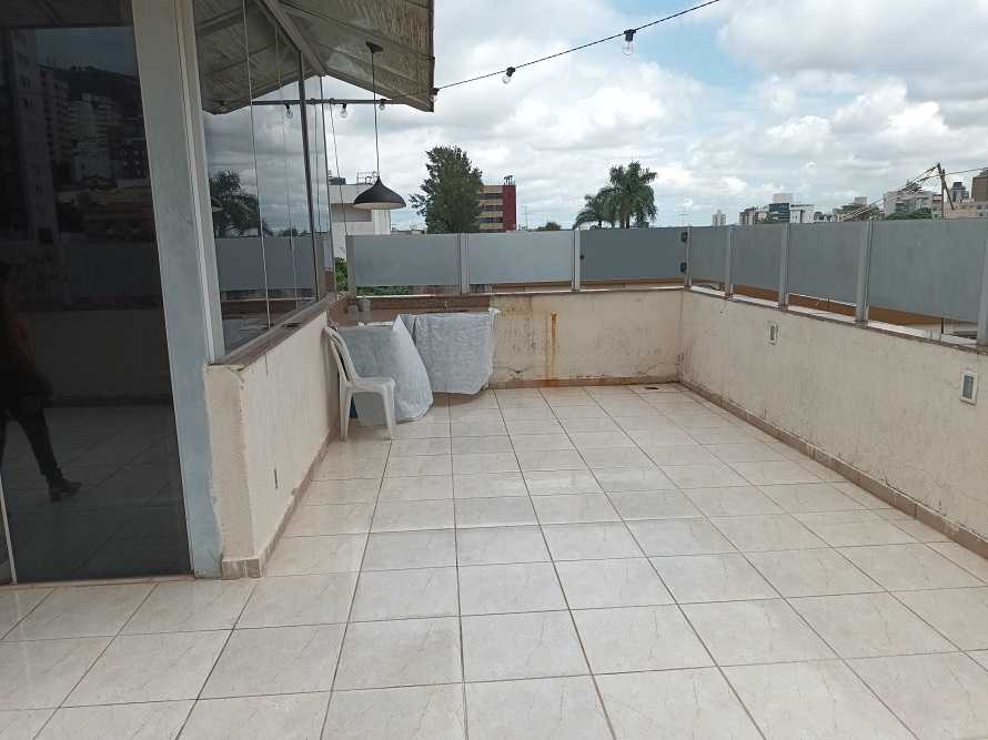 Cobertura à venda com 5 quartos, 200m² - Foto 2