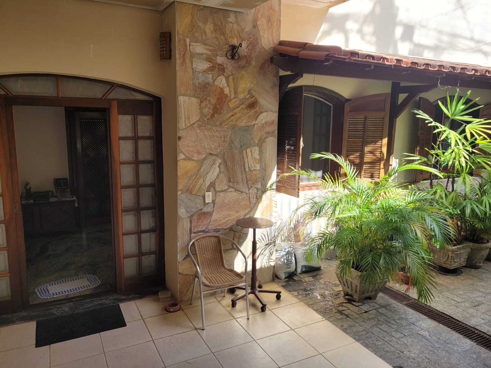 Casa à venda com 4 quartos, 239m² - Foto 2