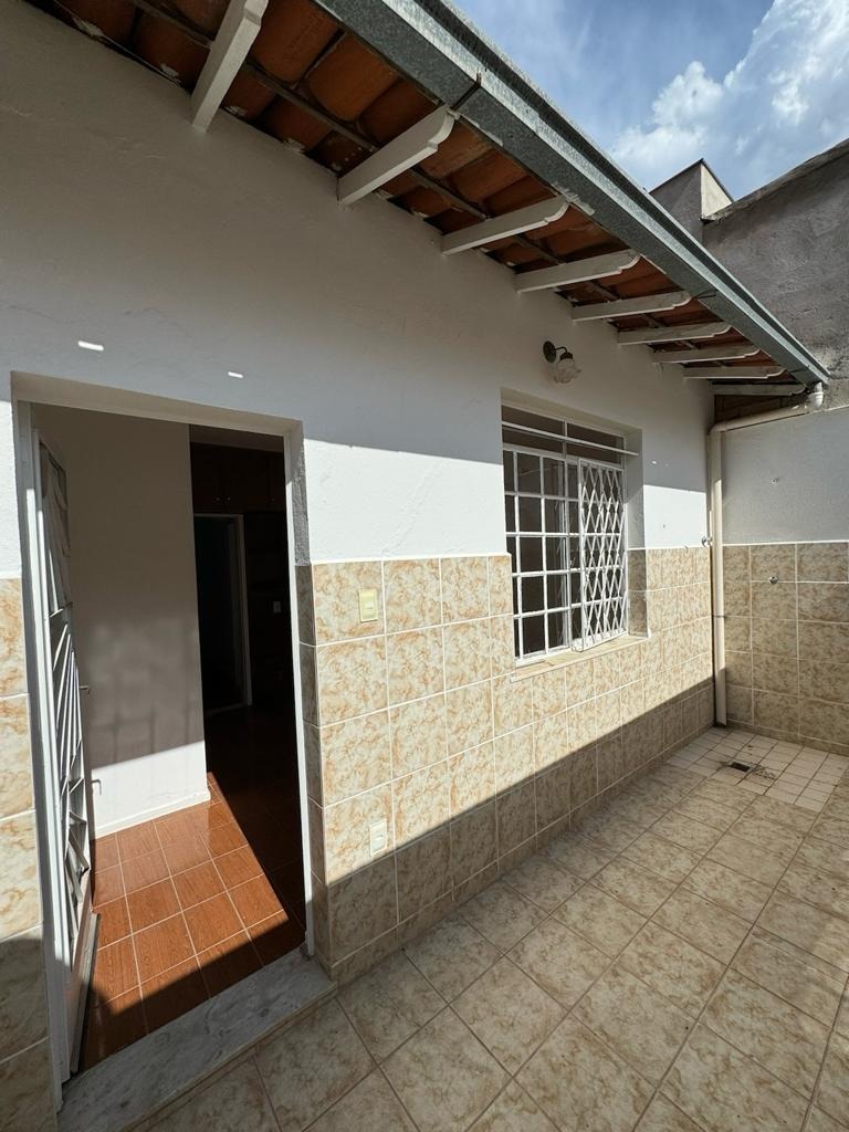 Casa à venda com 3 quartos, 92m² - Foto 1