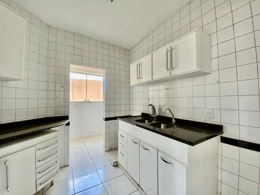 Apartamento à venda com 3 quartos, 80m² - Foto 3