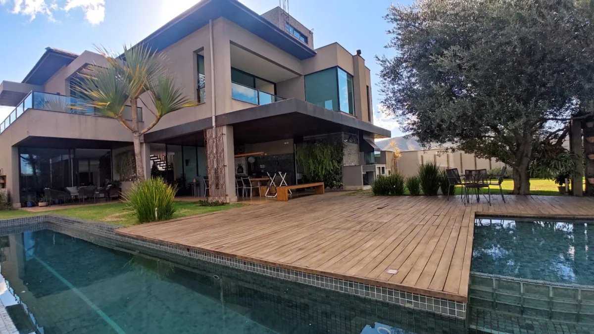 Casa de Condomínio à venda com 4 quartos, 445m² - Foto 1