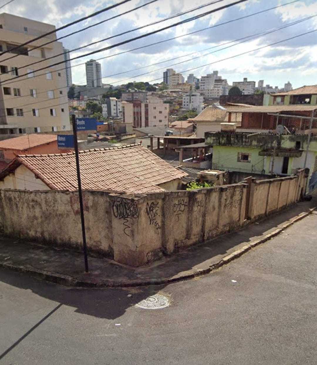 Casa à venda com 3 quartos, 300m² - Foto 1