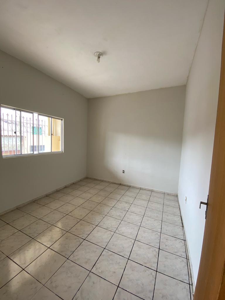 Casa para alugar com 3 quartos, 80m² - Foto 2