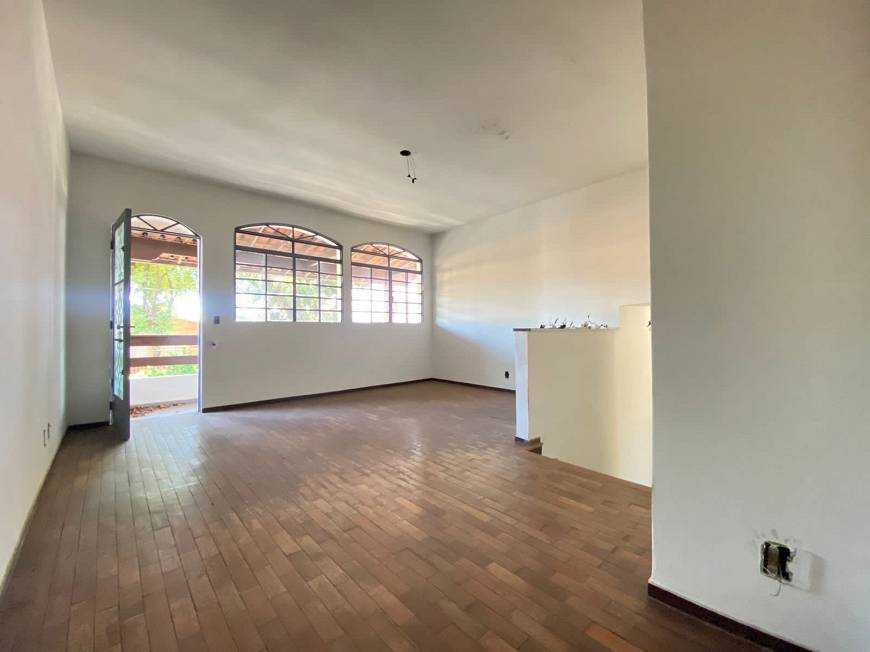 Casa à venda com 4 quartos, 260m² - Foto 4