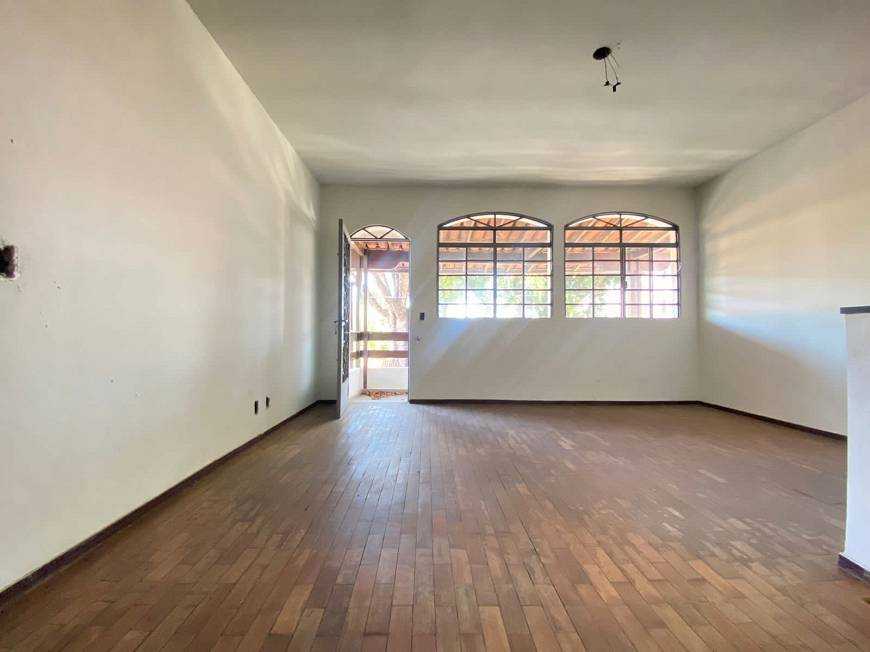 Casa à venda com 4 quartos, 260m² - Foto 5