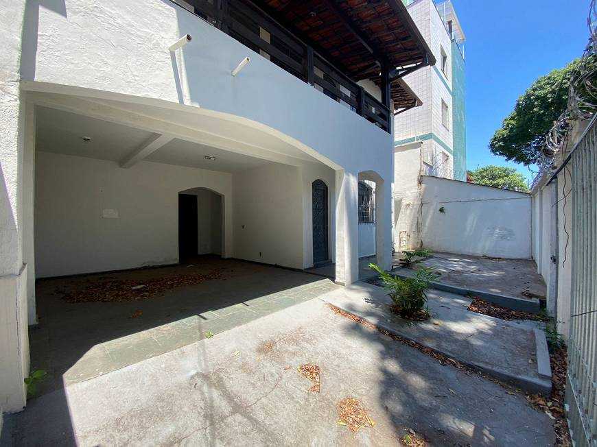 Casa à venda com 4 quartos, 260m² - Foto 2