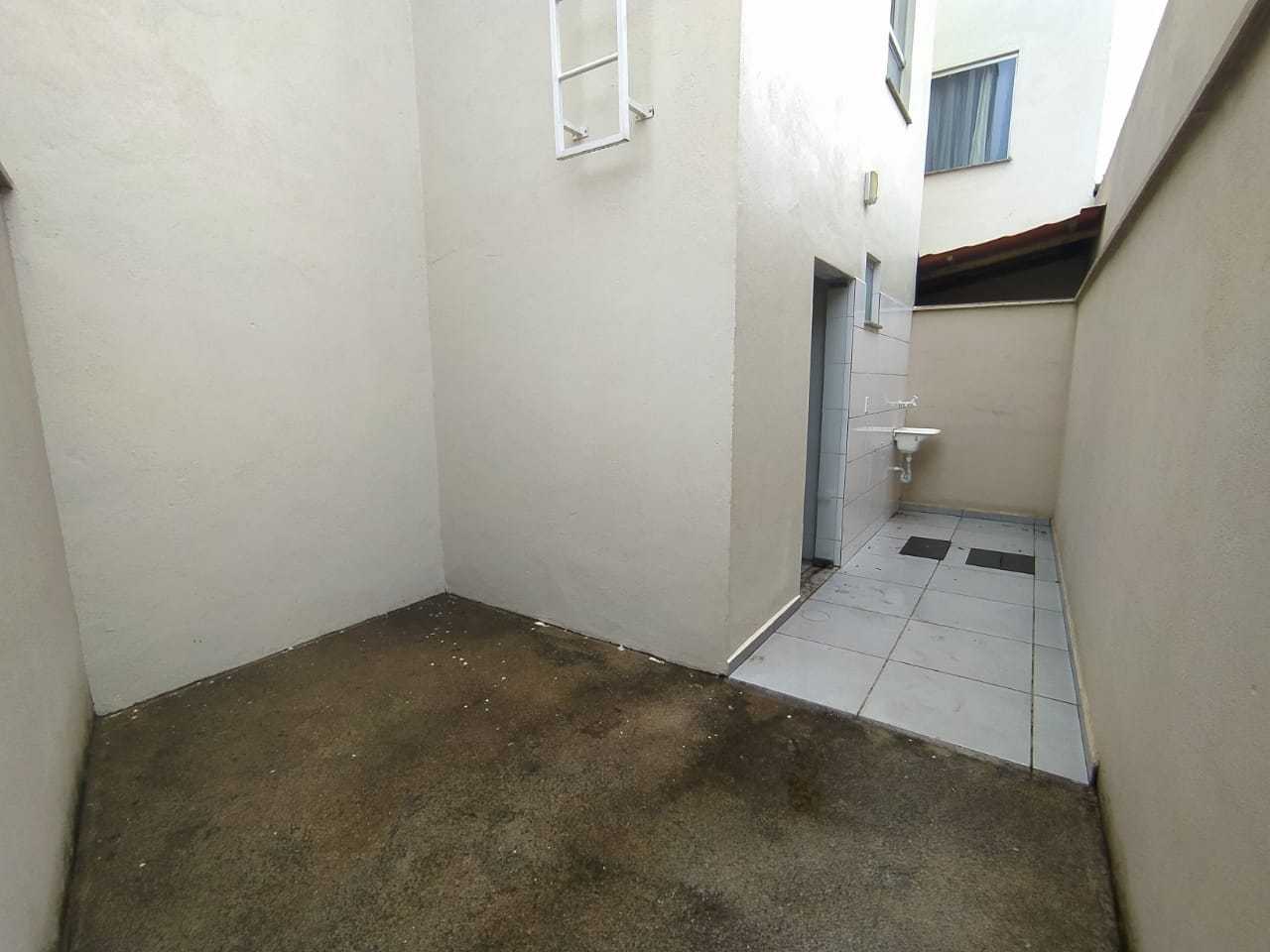 Casa à venda com 2 quartos, 90m² - Foto 13