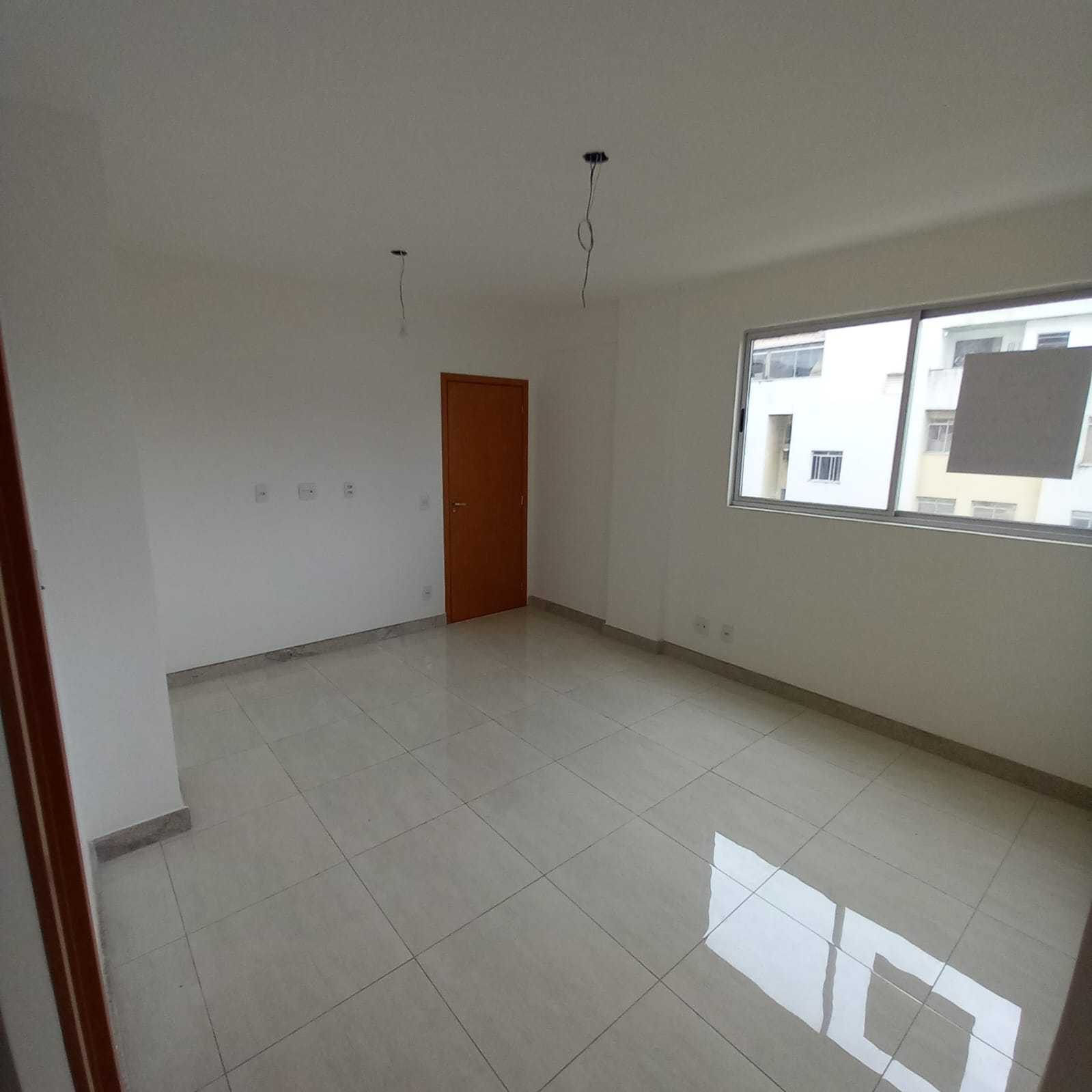 Apartamento à venda com 3 quartos, 70m² - Foto 2