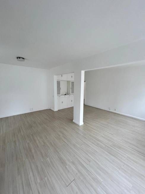 Apartamento à venda com 4 quartos, 170m² - Foto 2